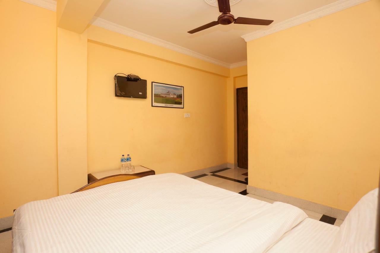 Spot On 397 Hotel Triveni Guest House Kathmandu Buitenkant foto